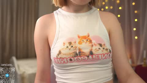 Snapshot of iamclaire_ chatting on December 7, 3:52 pm Claire online show from December 7, 3:52 pm