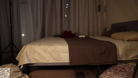 Snapshot of iamclaire_ chatting on December 19, 6:15 pm Claire online show from December 19, 6:15 pm