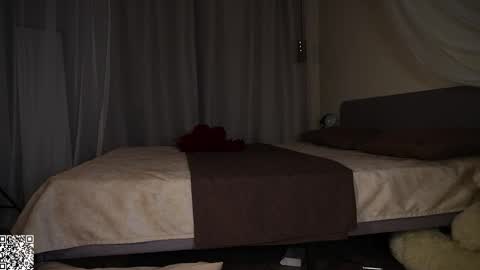 Snapshot of iamclaire_ chatting on December 20, 10:17 pm Claire online show from December 20, 10:17 pm