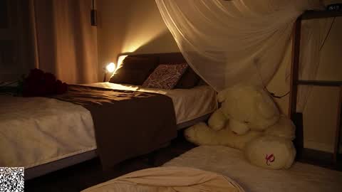 Snapshot of iamclaire_ chatting on December 22, 8:28 pm Claire online show from December 22, 8:28 pm