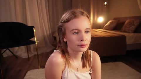 Snapshot of iamclaire_ chatting on February 14, 10:28 pm Claire online show from February 14, 10:28 pm