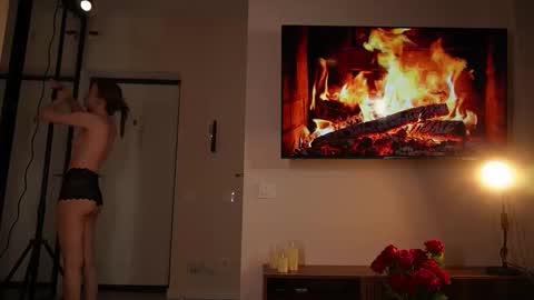 Snapshot of iamclaire_ chatting on February 25, 10:52 pm Claire online show from February 25, 10:52 pm