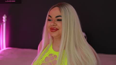 Snapshot of iamlila chatting on December 17, 6:42 pm Lila online show from December 17, 6:42 pm