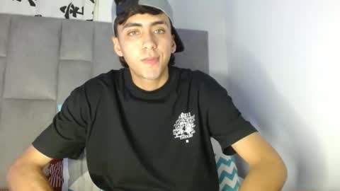 Snapshot of iammaik chatting on November 17, 1:44 am iammaik online show from November 17, 1:44 am