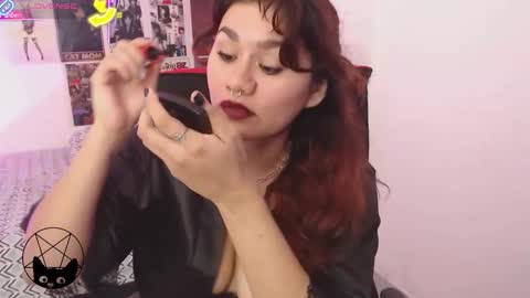 Snapshot of iammari_ chatting on October 12, 6:12 am Mari online show from October 12, 6:12 am