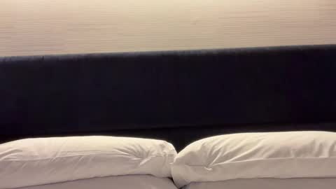 Snapshot of iamthecowgodmoo chatting on December 6, 11:54 am Iamthecowgodmoo online show from December 6, 11:54 am