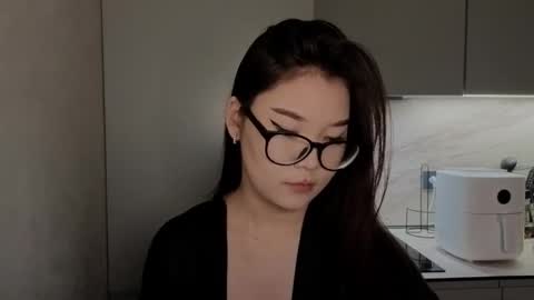 iamyuki_ online show from December 21, 10:22 am