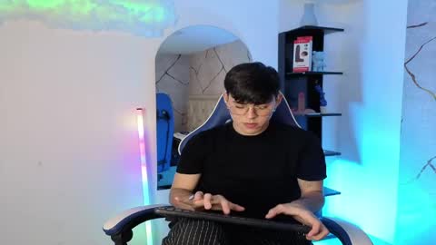 Ian  online show from June 5, 10:37 pm