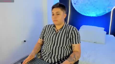 Snapshot of iangilbert chatting on December 1, 7:52 pm ian online show from December 1, 7:52 pm