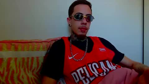 Snapshot of icaro0223 chatting on October 9, 1:20 pm icaro0223 online show from October 9, 1:20 pm