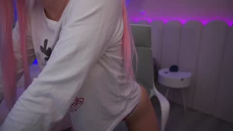 Snapshot of ice_kitty chatting on December 12, 5:31 am ice_kitty online show from December 12, 5:31 am