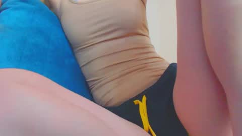 Snapshot of icebaby16 chatting on December 11, 11:19 am Ice online show from December 11, 11:19 am