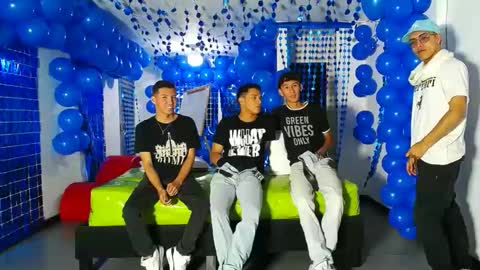 Snapshot of icevermilk chatting on December 6, 6:06 pm THOMAS AND DAMIAND online show from December 6, 6:06 pm