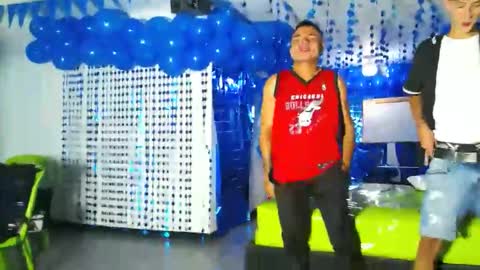 Snapshot of icevermilk chatting on December 8, 6:28 pm THOMAS AND DAMIAND online show from December 8, 6:28 pm