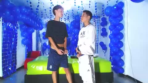 Snapshot of icevermilk chatting on December 9, 6:25 pm THOMAS AND DAMIAND online show from December 9, 6:25 pm