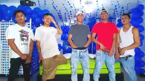 Snapshot of icevermilk chatting on December 14, 6:20 pm THOMAS AND DAMIAND online show from December 14, 6:20 pm