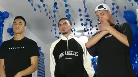 Snapshot of icevermilk chatting on December 28, 6:18 pm THOMAS AND DAMIAND online show from December 28, 6:18 pm