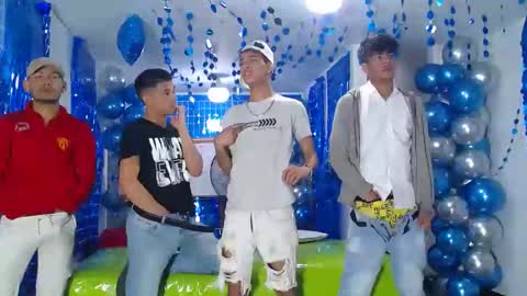 Snapshot of icevermilk chatting on January 11, 5:51 pm THOMAS AND DAMIAND online show from January 11, 5:51 pm