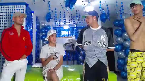 Snapshot of icevermilk chatting on January 11, 8:54 pm THOMAS AND DAMIAND online show from January 11, 8:54 pm