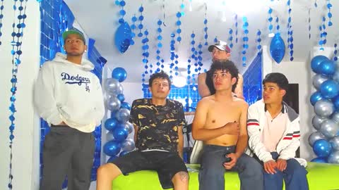 Snapshot of icevermilk chatting on February 4, 5:12 pm THOMAS AND DAMIAND online show from February 4, 5:12 pm