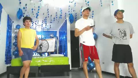 Snapshot of icevermilk chatting on February 5, 8:14 pm THOMAS AND DAMIAND online show from February 5, 8:14 pm