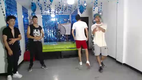 Snapshot of icevermilk chatting on February 11, 4:13 pm THOMAS AND DAMIAND online show from February 11, 4:13 pm