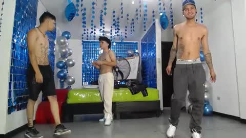 Snapshot of icevermilk chatting on February 13, 3:46 pm THOMAS AND DAMIAND online show from February 13, 3:46 pm