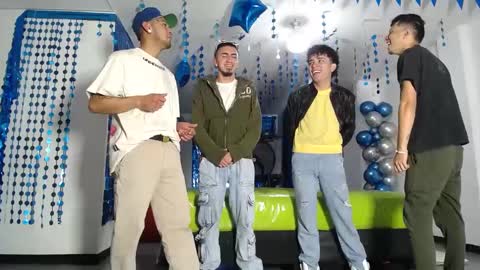 Snapshot of icevermilk chatting on February 16, 12:43 pm THOMAS AND DAMIAND online show from February 16, 12:43 pm