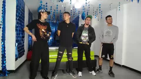 Snapshot of icevermilk chatting on February 22, 12:40 pm THOMAS AND DAMIAND online show from February 22, 12:40 pm