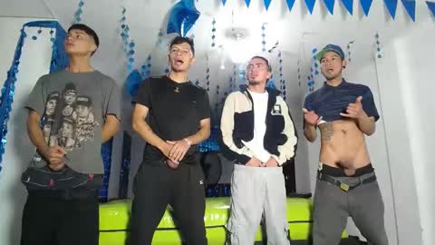 Snapshot of icevermilk chatting on February 23, 12:59 pm THOMAS AND DAMIAND online show from February 23, 12:59 pm