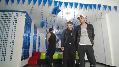 Snapshot of icevermilk chatting on March 4, 1:38 pm THOMAS AND DAMIAND online show from March 4, 1:38 pm