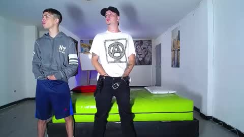 Snapshot of icevermilk chatting on September 24, 1:14 pm THOMAS AND DAMIAND online show from September 24, 1:14 pm