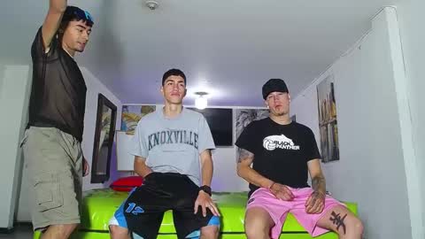 Snapshot of icevermilk chatting on September 28, 1:05 pm THOMAS AND DAMIAND online show from September 28, 1:05 pm