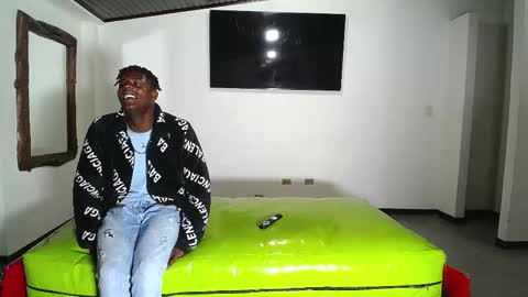 Snapshot of icevermilk chatting on November 3, 12:17 pm THOMAS AND DAMIAND online show from November 3, 12:17 pm