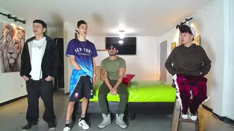 Snapshot of icevermilk chatting on November 17, 12:44 pm THOMAS AND DAMIAND online show from November 17, 12:44 pm