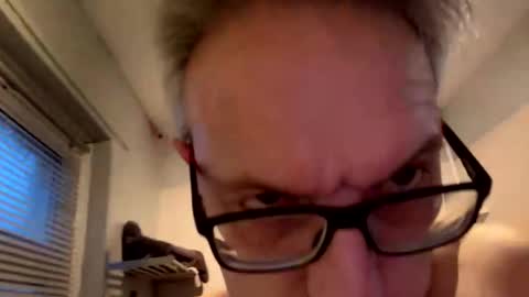 Snapshot of icums4u chatting on December 15, 3:49 pm icums4u online show from December 15, 3:49 pm