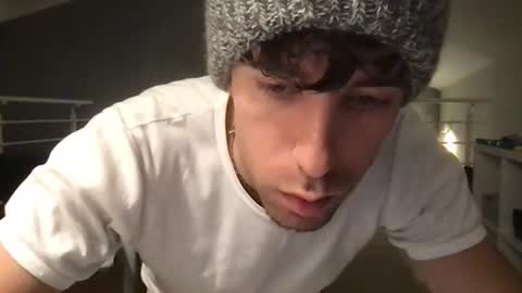 Snapshot of icyninesix chatting on December 19, 6:34 pm icyninesix online show from December 19, 6:34 pm