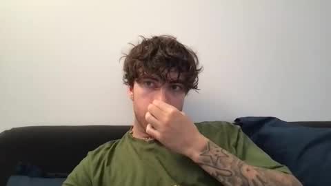 Snapshot of icyninesix chatting on December 18, 9:26 am icyninesix online show from December 18, 9:26 am