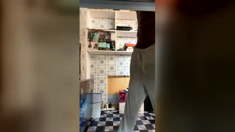 iddrisuabdallah658 online show from April 15, 9:05 am