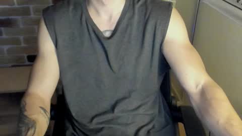 Snapshot of idkiww chatting on October 13, 7:36 pm yo online show from October 13, 7:36 pm