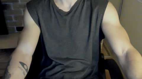 Snapshot of idkiww chatting on November 20, 7:24 pm yo online show from November 20, 7:24 pm