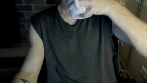 Snapshot of idkiww chatting on November 23, 8:19 pm yo online show from November 23, 8:19 pm