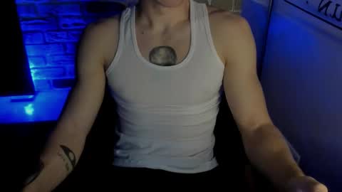 Snapshot of idkiww chatting on December 5, 8:38 pm yo online show from December 5, 8:38 pm