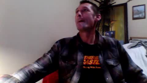 Snapshot of ifoundthegspot chatting on November 2, 1:24 pm Darthmark420 online show from November 2, 1:24 pm