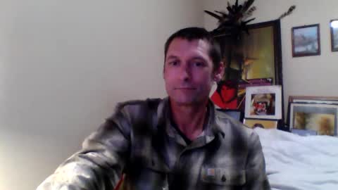 Snapshot of ifoundthegspot chatting on November 16, 8:42 am Darthmark420 online show from November 16, 8:42 am