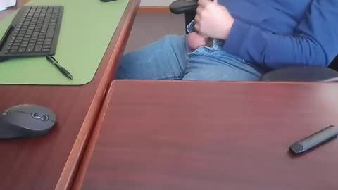 Snapshot of ifuk1stdate chatting on December 6, 7:12 pm Hung office Stud online show from December 6, 7:12 pm