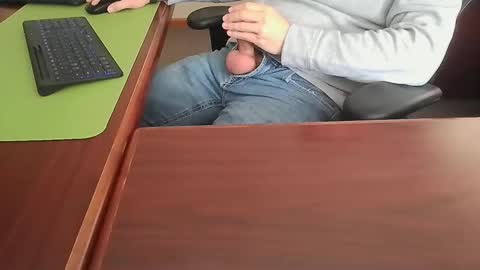 Snapshot of ifuk1stdate chatting on December 9, 8:01 pm Hung office Stud online show from December 9, 8:01 pm