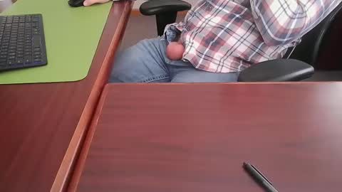 Snapshot of ifuk1stdate chatting on January 23, 4:04 pm Hung office Stud online show from January 23, 4:04 pm