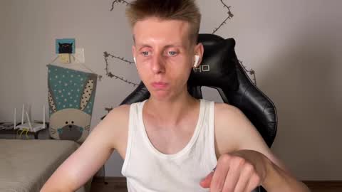 Snapshot of igarsson chatting on February 18, 12:37 am vladito online show from February 18, 12:37 am