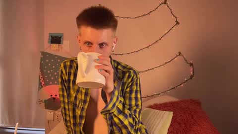 Snapshot of igarsson chatting on February 19, 9:14 pm vladito online show from February 19, 9:14 pm